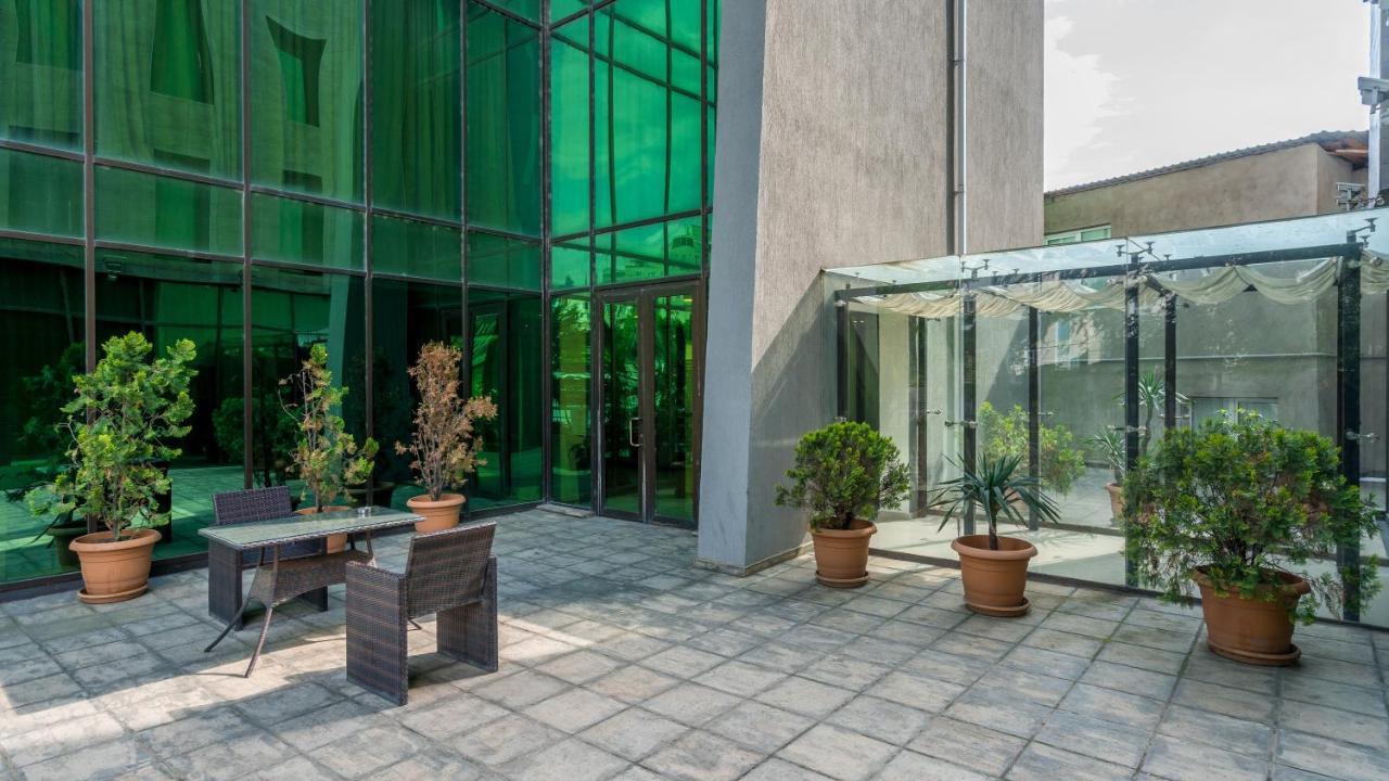 Capitol Hotel By Umbrella Tbilisi Eksteriør bilde
